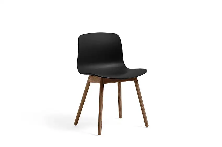 HAY AAC ECO 12 About A Chair SH: 46 cm – Lackiertes massives Walnussholz/ECO Schwarz