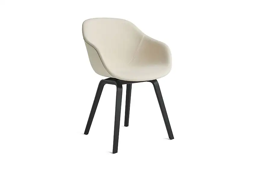 HAY AAC 223 About A Chair H: 82 cm – Schwarz lackiertes Eichenfurnier/Metapher 029