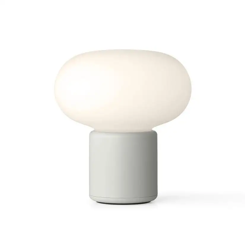 New Works Karl-Johan Tragbare Tischlampe H: 18 cm – Hellgrau
