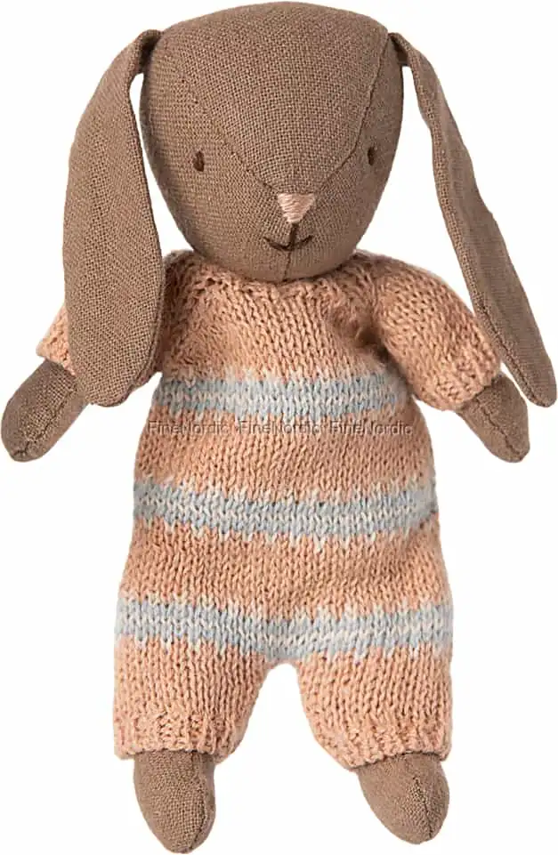 Maileg Hase Micro - Braun - Altrosa Strickanzug - mit magnetischen Händen