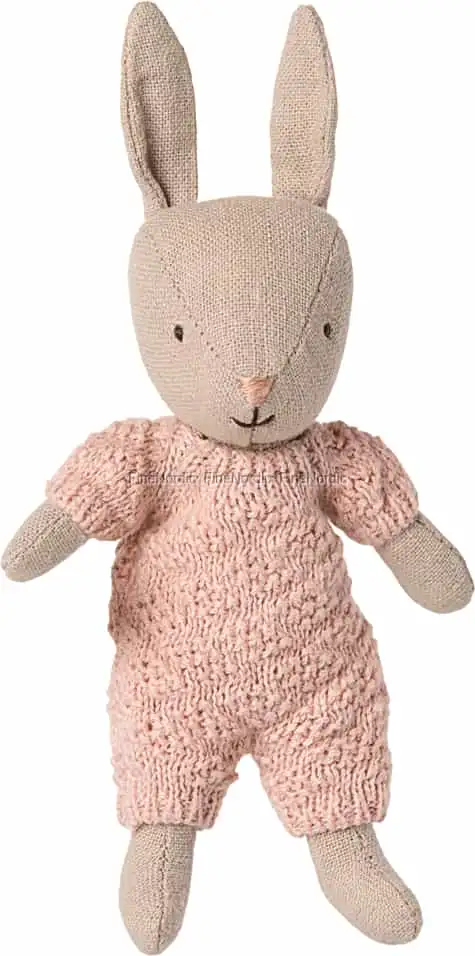Maileg Kaninchen Micro - Sand - Rosafarbener Strickanzug - mit magnetischen Händen