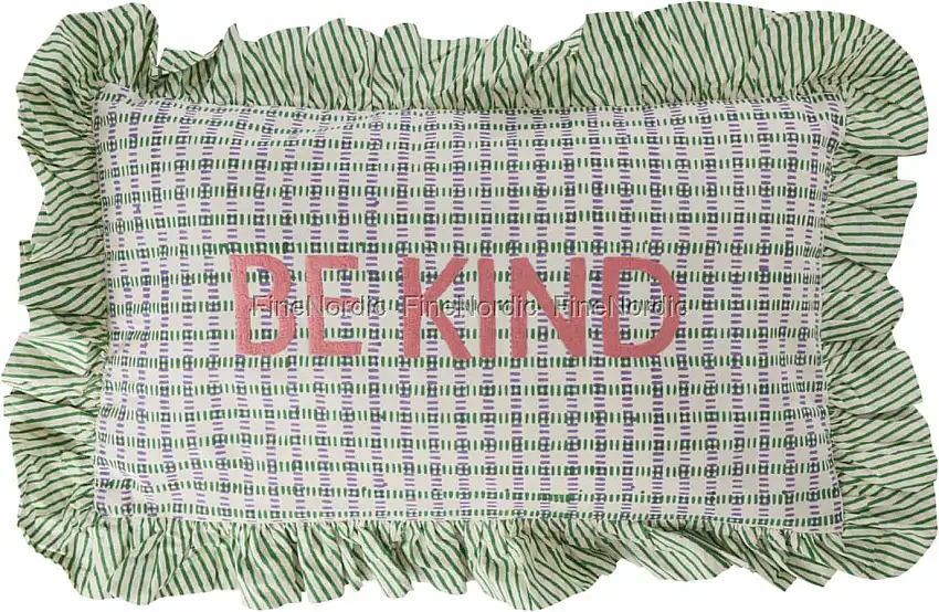 Rice Rechteckiges Baumwollkissen mit Stickerei "BE KIND" - Zartgrün - Inklusive Füllung - 30 x 50 cm